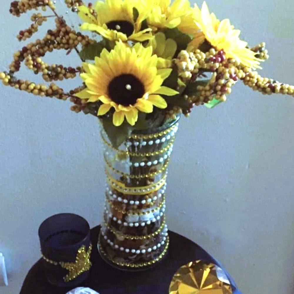 Heavenlee-Scent, Bumblebee flowery vase